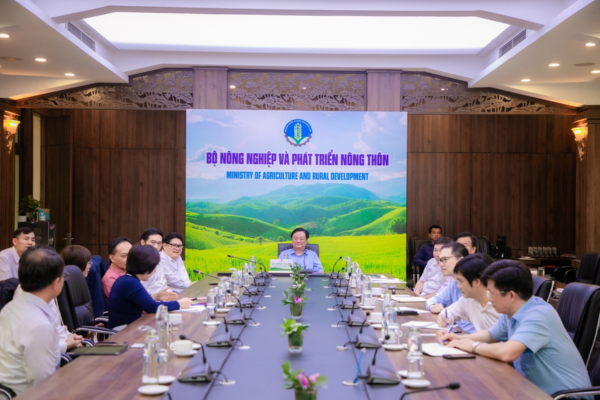 Phó Chủ tịch CPV kiêm Ủy viên hội đồng quản trị CPF và Tổng Giám đốc C.P. Việt Nam gặp gỡ và làm việc cùng Bộ trưởng Bộ Nông nghiệp và PTNT