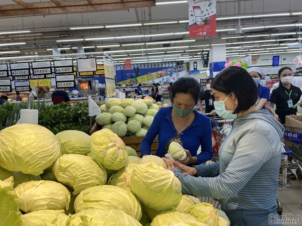 Chung tay chuẩn bị hàng hóa Tết