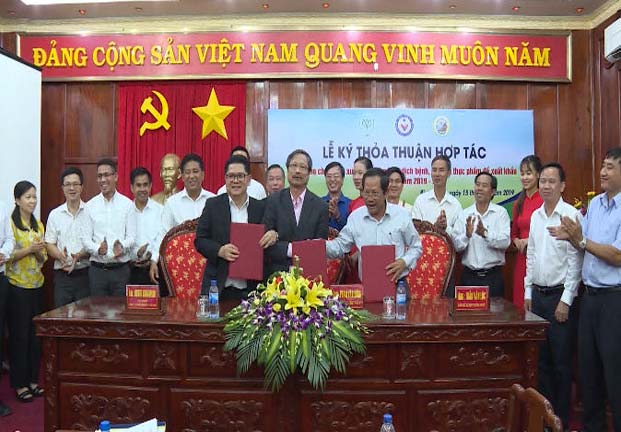 C.P.Việt Nam ký kết thỏa thuận xây dựng chuỗi sản xuất thịt gà xuất khẩu