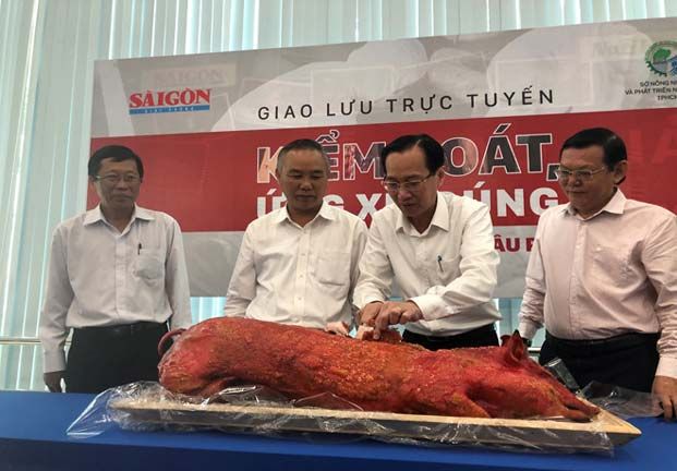 Lãnh đạo TP.HCM và Bộ NN-PTNT cùng ăn thịt heo