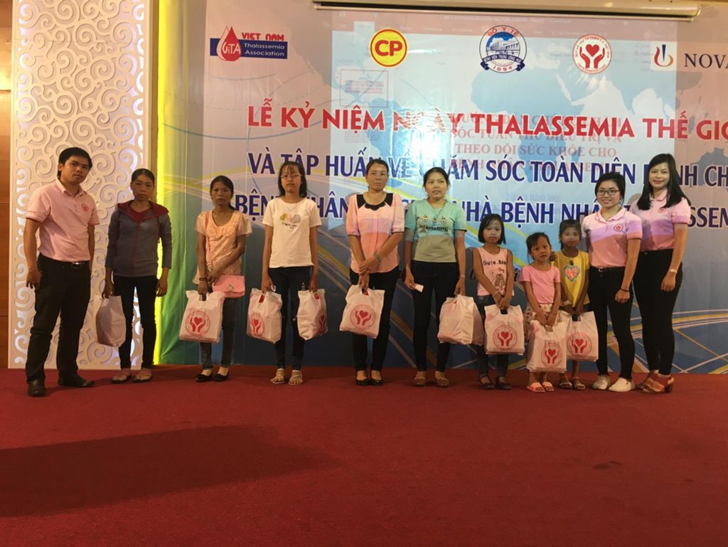 CP Trao Tặng 100 Phần Quà Và Chi Phí Đi Lại Cho Bệnh Nhân Và Người Nhà Bệnh Nhân Về Tham Gia Tập Huấn Thalassemia