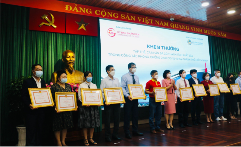 DOANH NGHIỆP DOANH NGHIỆP VÌ NGƯỜI TIÊU DÙNG C.P. Việt Nam nhận bằng khen đã có thành tích xuất sắc trong phòng chống dịch Covid-19