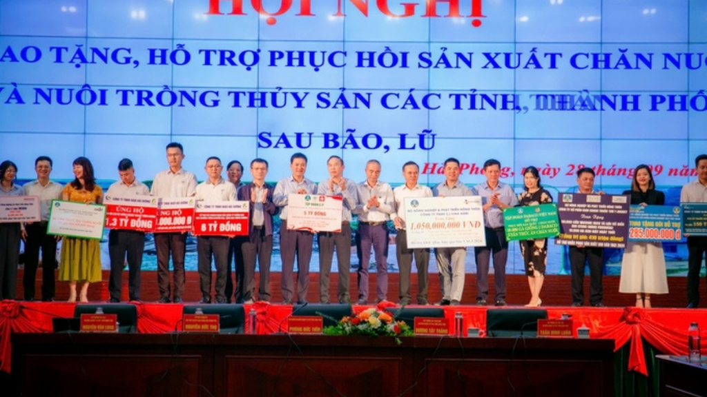 Tập đoàn C.P. ủng hộ 5 tỷ đồng cho người dân bị bão lũ
