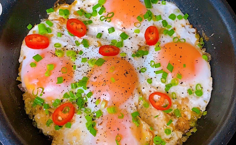 Cách làm trứng chiên nước mắm hồng đào hot trend