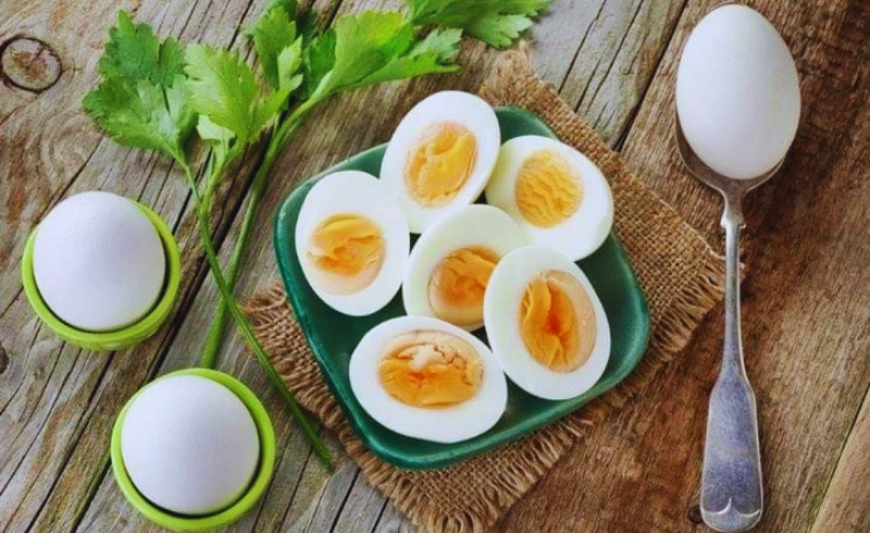 Ăn trứng hằng ngày có tốt? Ai cần kiêng món trứng?