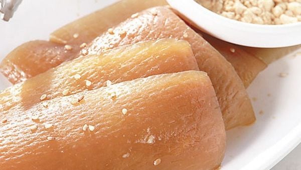 Cách làm nem thính từ bì lợn (da heo) gói lá sung đơn giản nhất - Thực phẩm sạch 3F