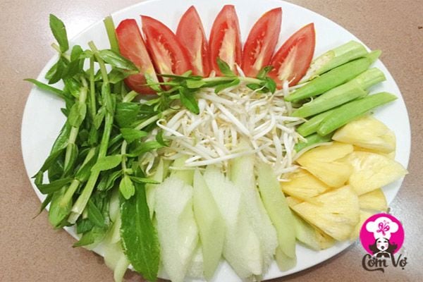 Cách nấu canh chua thịt gà ngon bổ rẻ cho bữa cơm gia đình