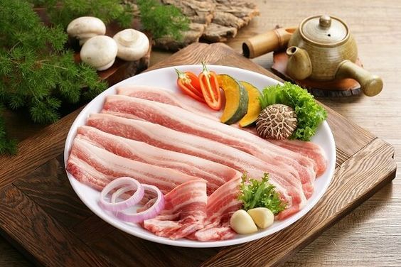 100g thịt lợn chứa bao nhiêu calo, protein?