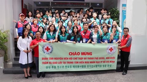 Đoàn tình nguyện viên Hội Chữ thập đỏ thành phố Seoul (Hàn Quốc) đến thăm và giao lưu tại Trung tâm Hiến máu nhân đạo Thành phố Hồ Chí Minh