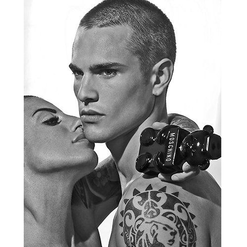 Moschino Hombre Toy Boy: La Fragancia que Define tu Estilo