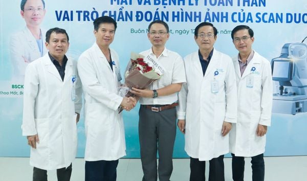 Đồng phục bệnh viện áo blouse bác sĩ bệnh viện Buôn Mê Thuột - Công ty Hoa Tay