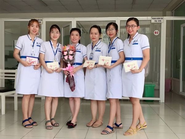 Đồng phục điều dưỡng được sản xuất bởi công ty đồng phục Hoa Tay