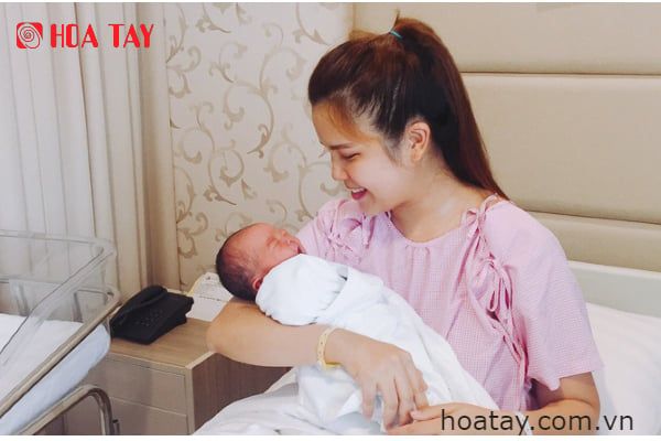Hoa Tay - Đồng phục bệnh nhân bệnh viện Hạnh Phúc - Đồng phục sản phụ