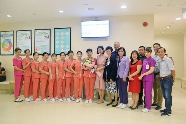 Công Ty Đồng Phục Hoa Tay - Đồng Phục Y Tế - Bệnh Viện Hạnh Phúc