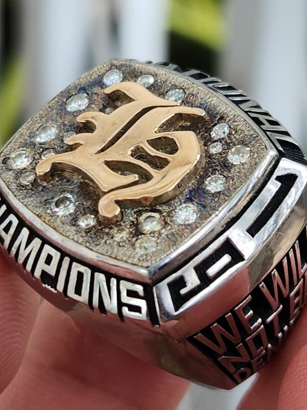 nhẫn mỹ xưa national champions logo vàng 10k xoàn thiên nhiên