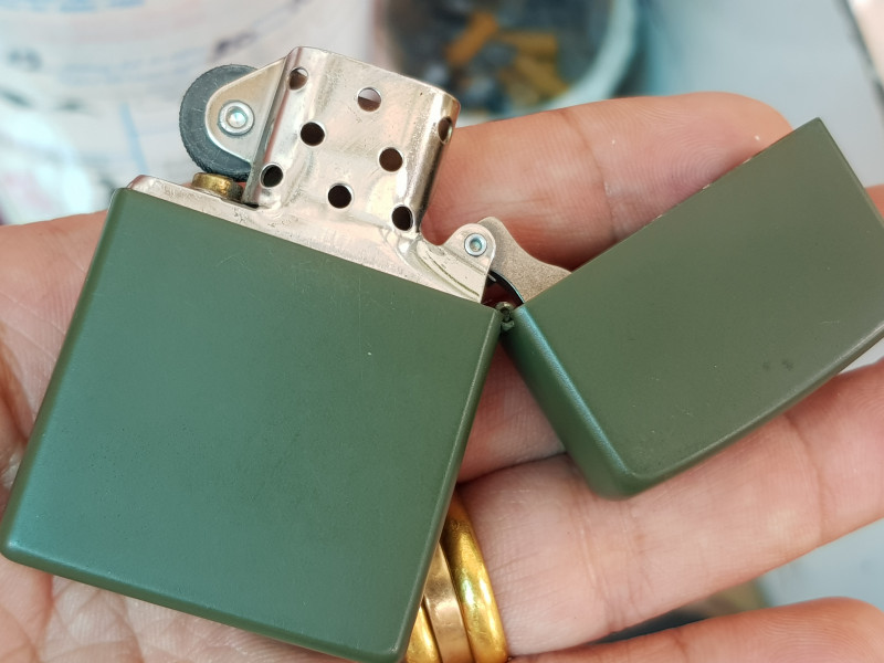 bật lửa zippo army