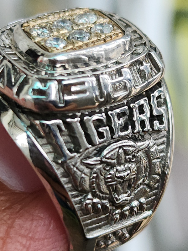 nhẫn mỹ xưa hãng HJ ULT đính kim cương thiên nhiên