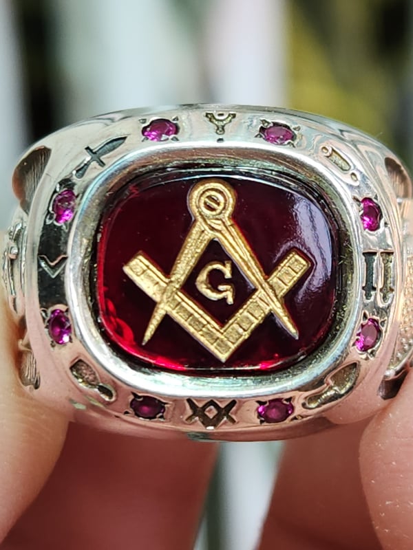 nhẫn mỹ xưa masonic hột đỏ màu ruby dát vàng