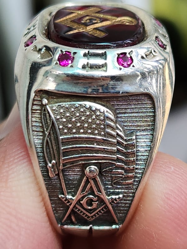 nhẫn mỹ xưa masonic hột đỏ màu ruby dát vàng