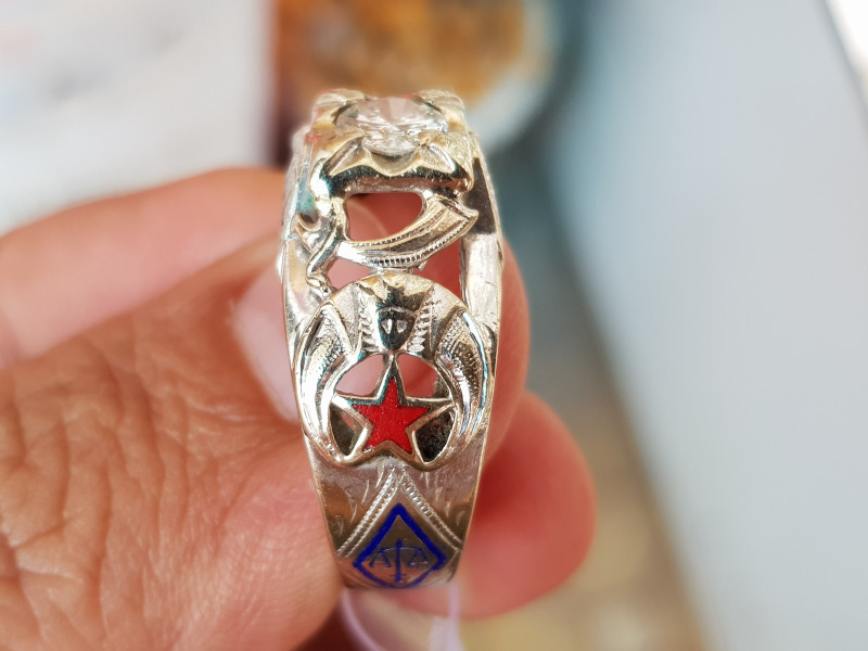 nhẫn mỹ xưa masonic xoàn thiên nhiên 5.1ly