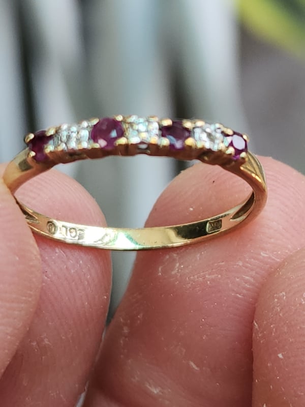 bộ bông tai vàng 10k đính đá hình tim và nhẫn vàng 10k gắn ruby xoàn thiên nhiên