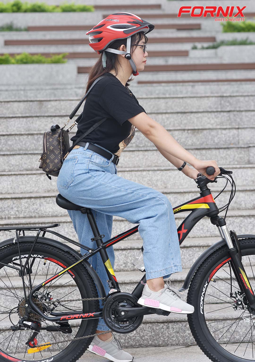 sử dụng nón bảo hiểm xe đạp