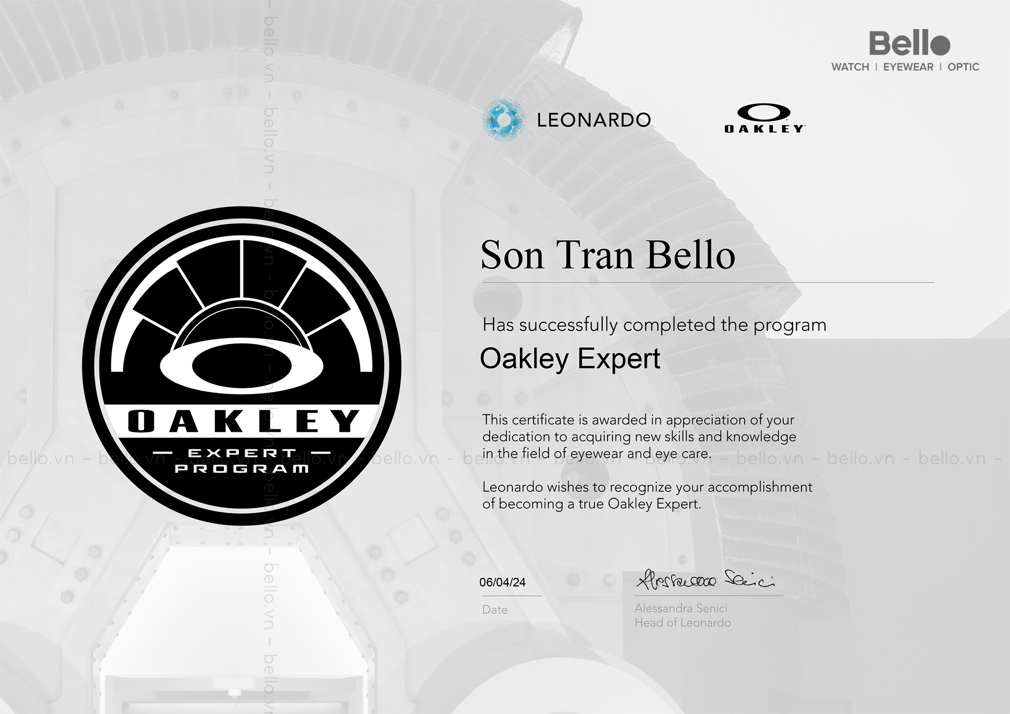 Chứng nhận Chuyên gia Oakley - Oakley Expert từ EssilorLuxottica
