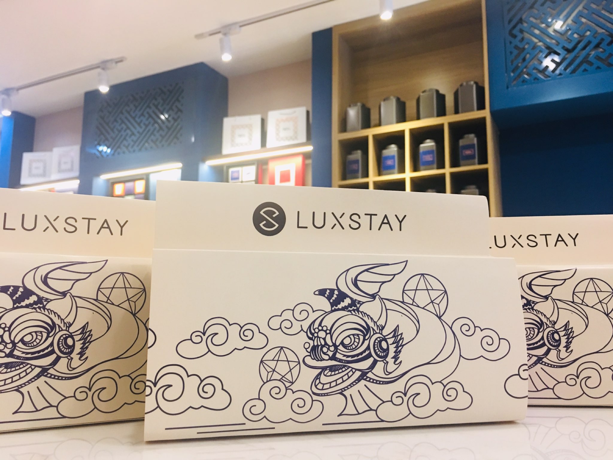 NHỮNG MÓN QUÀ NHỎ GỌN, TINH TẾ ĐƯỢC GỬI TỚI LUXSTAY