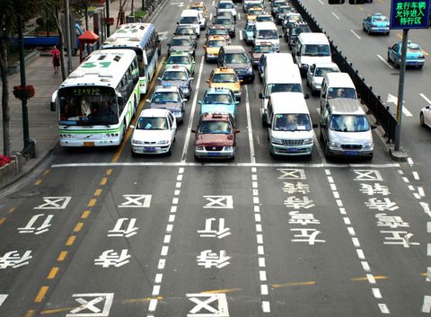Để mở đường cho xe ô tô điện, Trung Quốc dự định cấm hoàn toàn xe chạy bằng nhiên liệu hóa thạch