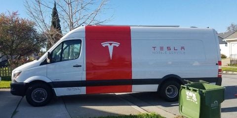 Tesla sẽ đưa xe ô tô cung cấp dịch vụ chạy điện vào hoạt động từ năm 2018