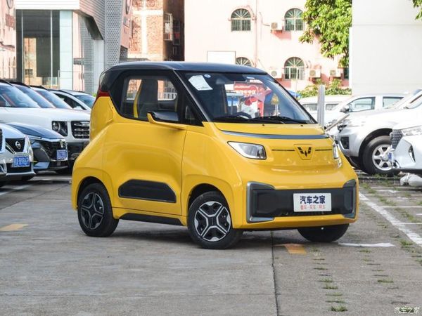 Wuling Nano EV 2022 có kích thước nhỏ bé, phù hợp di chuyển trong đô thị