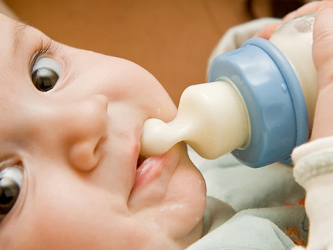 Vì sao nên lựa chọn sữa bột Aptamil cho bé?