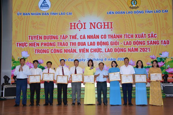 Tuyên dương 143 tập thể, cá nhân có thành tích xuất sắc trong phong trào “Lao động giỏi, lao động sáng tạo trong công nhân, viên chức, lao động
