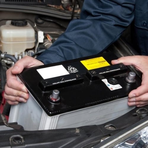 5 dấu hiệu nhận biết ắc quy oto cần thay thế