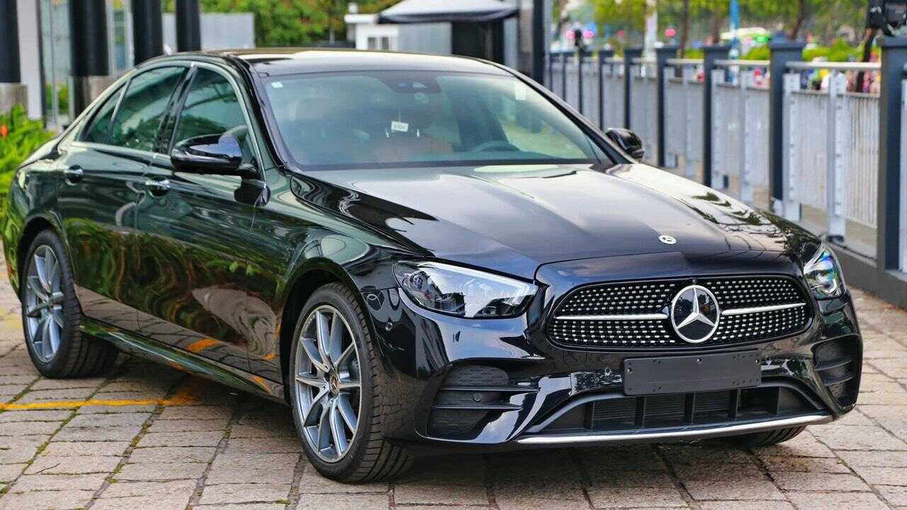 Ắc quy xe Mercedes E300 loại nào tốt? Thay ở đâu uy tín?