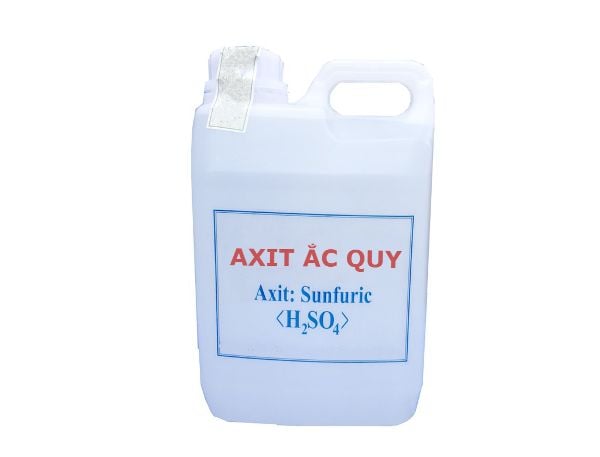 Nước axit châm bình ắc quy là axit sunfuric (H2SO4)