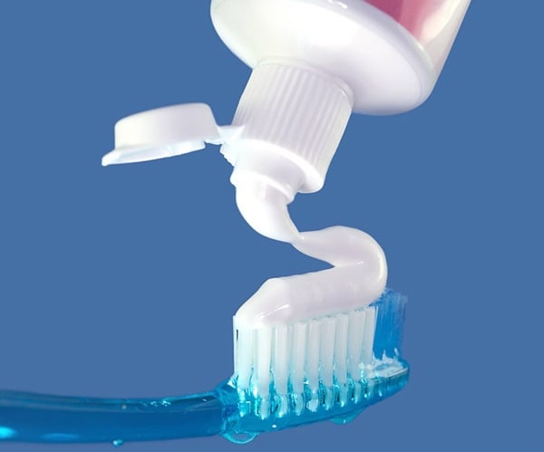 Bạn sẽ chạy vào nhà tắm thực hiện ngay khi biết cách làm trắng da bằng kem đánh răng này