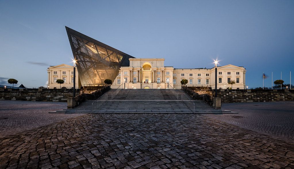 Bảo tàng Lịch sử Quân sự Bundeswehr mới là một biểu tượng cho sự hồi sinh của Dresden từ đống tro tàn của nó