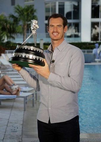 Andy Murray đã cùng với dòng vợt Head Radical lập kỷ lục 3 lần là vận động viên thể thao xuất sắc nhất nước Anh.