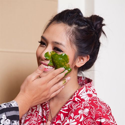 Có nên đắp mặt bột trà xanh dưỡng da hàng ngày?