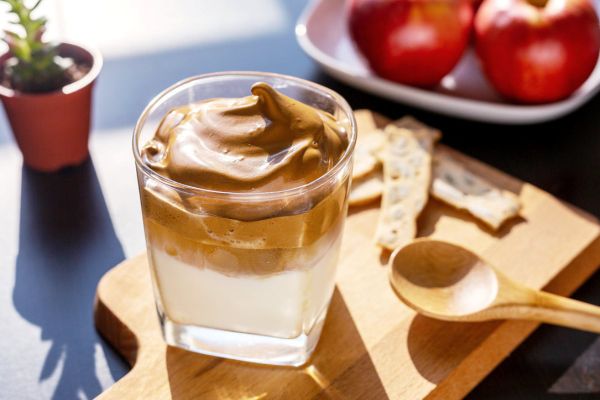 Cách làm Dalgona Houjicha ngọt ngào mới lạ theo trend 2020