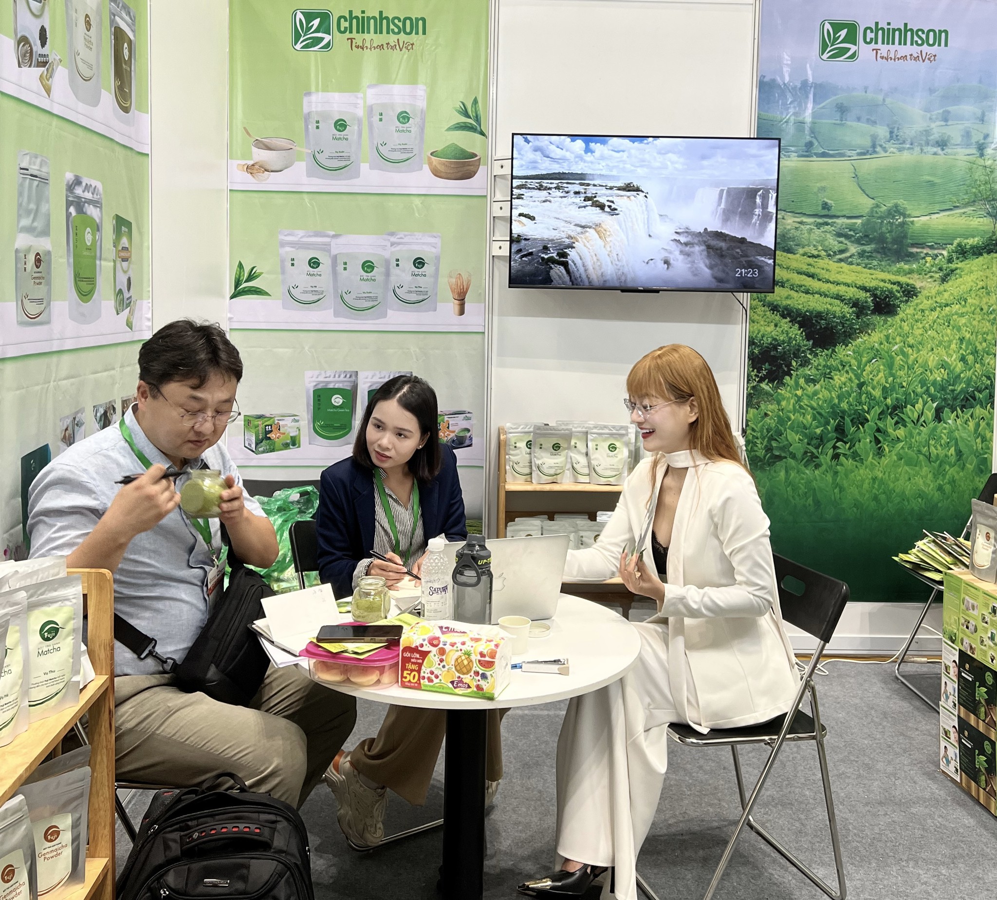 Không khí sôi động tại gian hàng Trà Chính Sơn - Vietfood & Propack Vietnam 2025