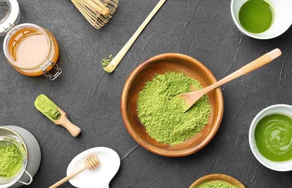 Làm mặt nạ bột trà xanh dưỡng trắng trong 8 tuần