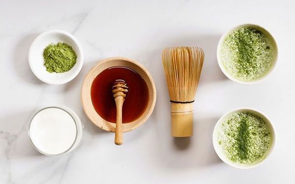 Mặt nạ trà xanh mật ong: Bí quyết cho làn da trẻ mãi không già