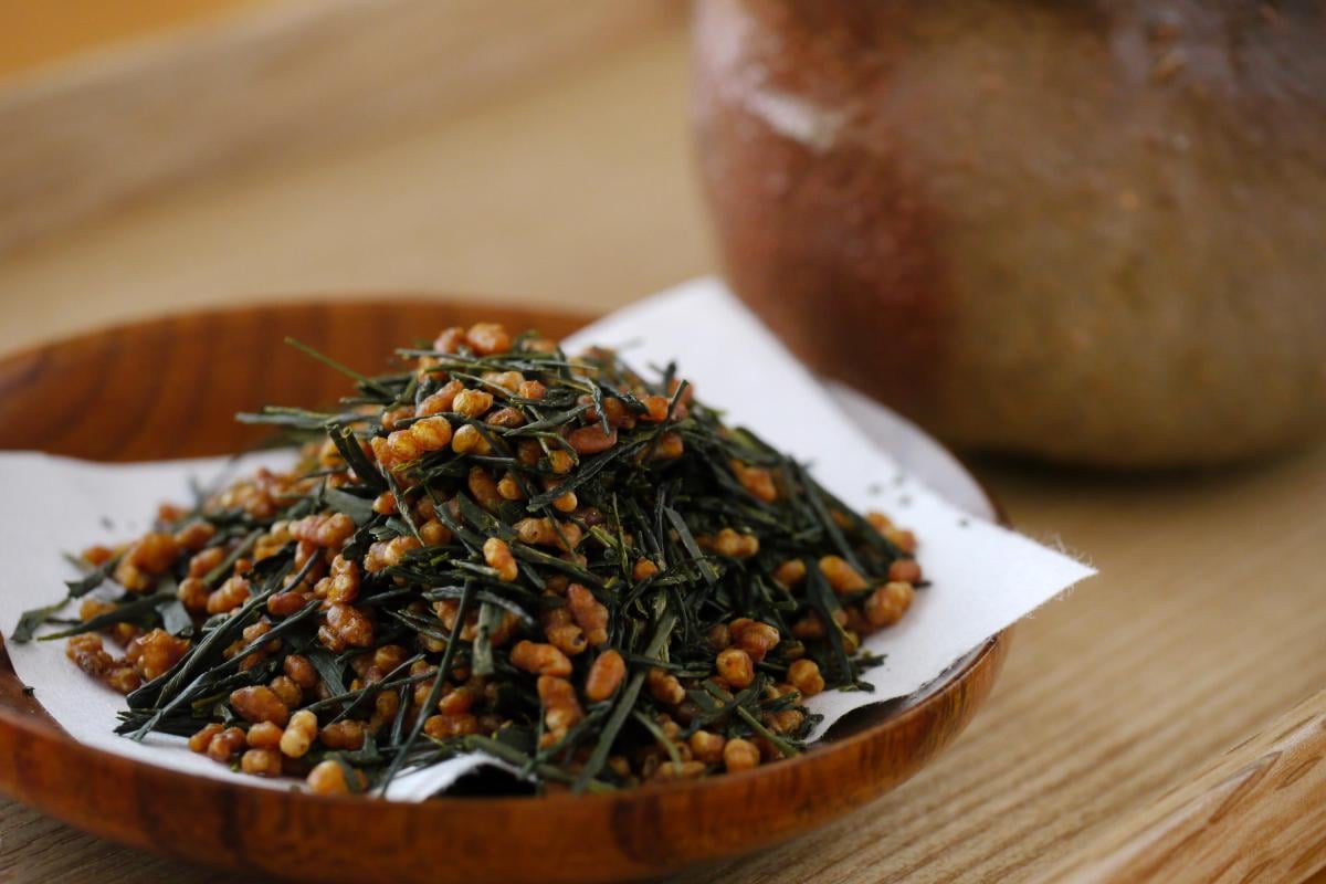 Genmaicha là gì? Công dụng và cách pha trà xanh gạo lứt