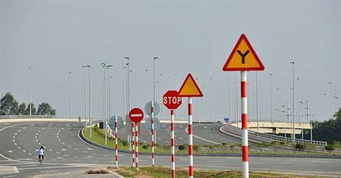 8 loại biển báo giao thông mà gọi tài xế cần biết