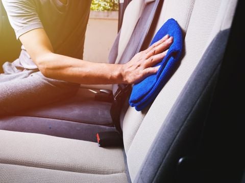 Cách vệ sinh ghế nỉ ô tô đơn giản và hiệu quả