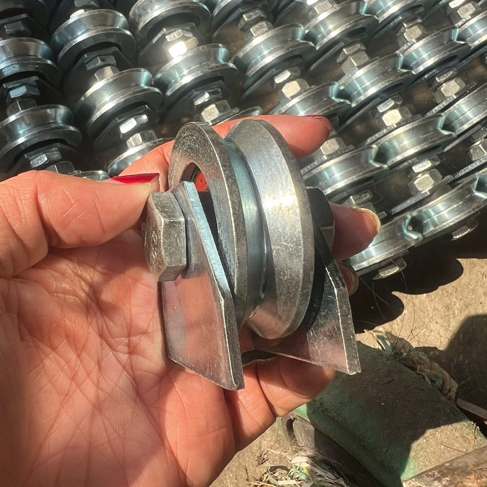 Bánh xe ray dẫn hướng DHV & DHU – Bánh xe gang chuyên dụng cho hệ ray dẫn hướng, bền bỉ – ổn định – giá tốt