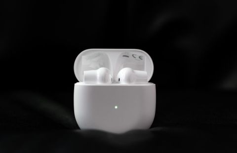 Hải Quan Mỹ thu 2000 cặp tai nghe OnePlus Buds vì tưởng là hàng nhái Apple AirPods