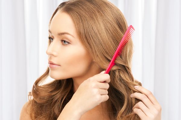 Làm thế nào để chải tóc không bị rụng sau khi gội: 